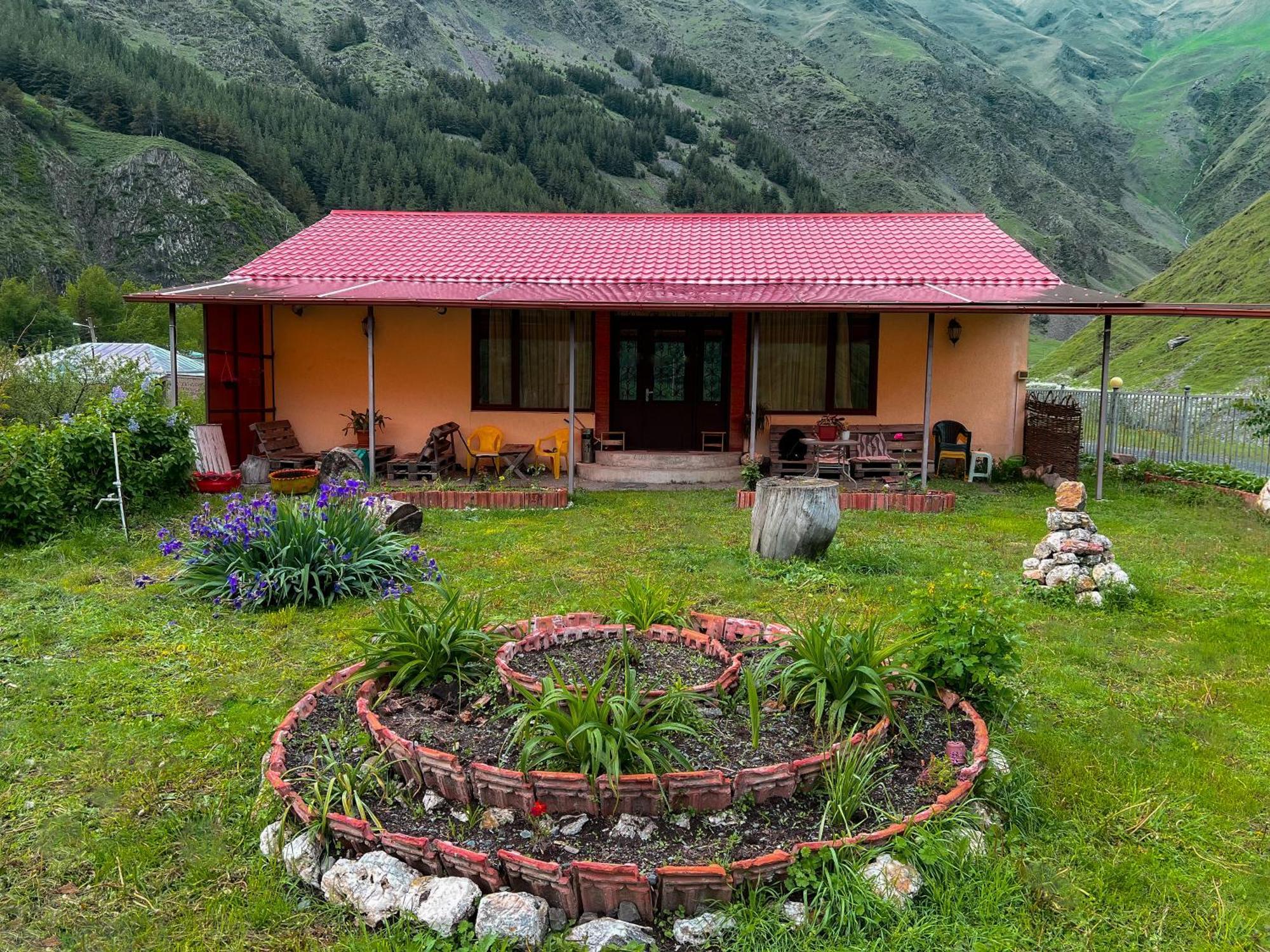 Januka Garden At Sno Villa Kazbegi Luaran gambar