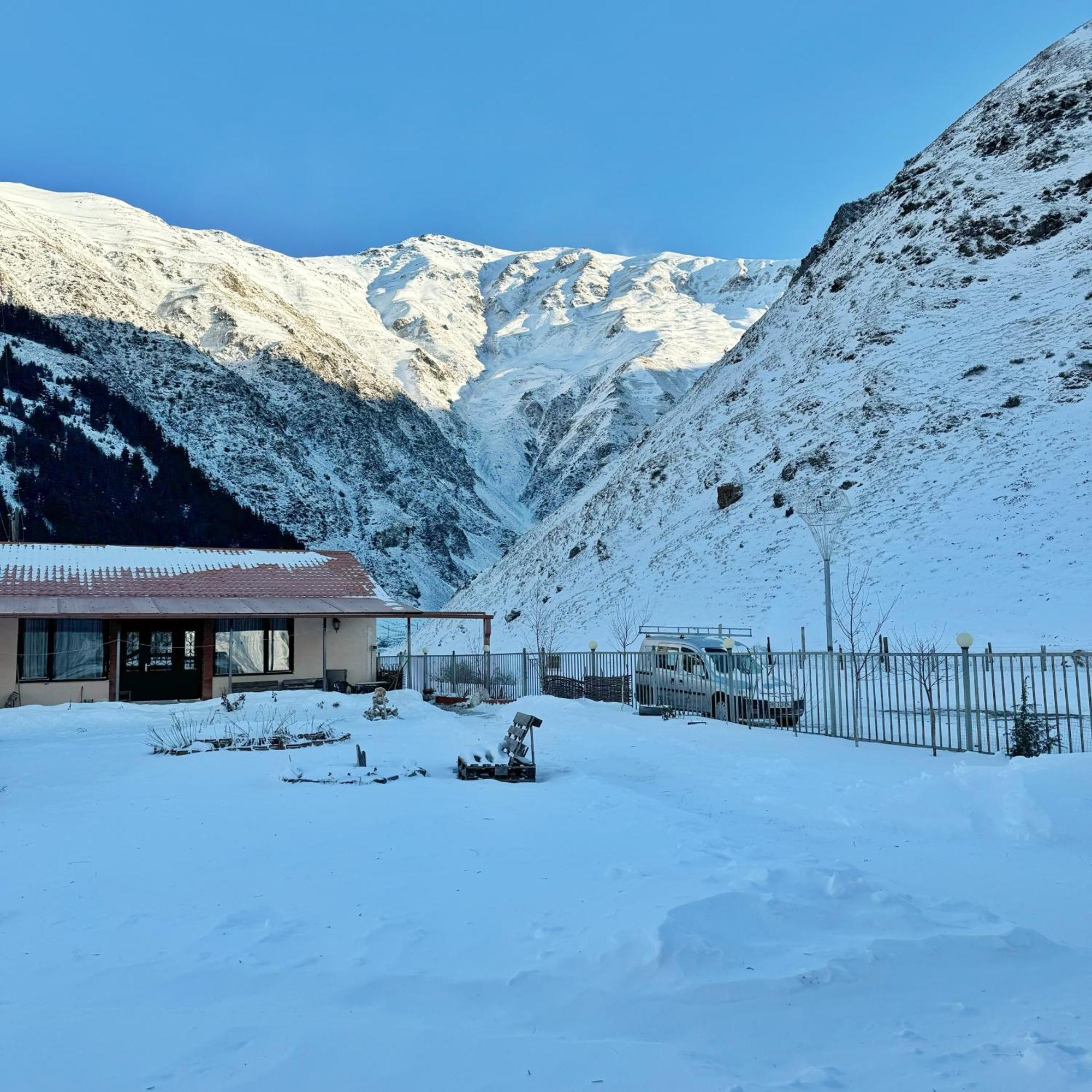 Januka Garden At Sno Villa Kazbegi Luaran gambar